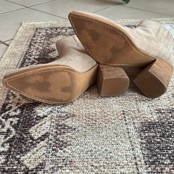 Marc Fisher MLOshay Pointed Toe Bootie - Picture 6 of 7